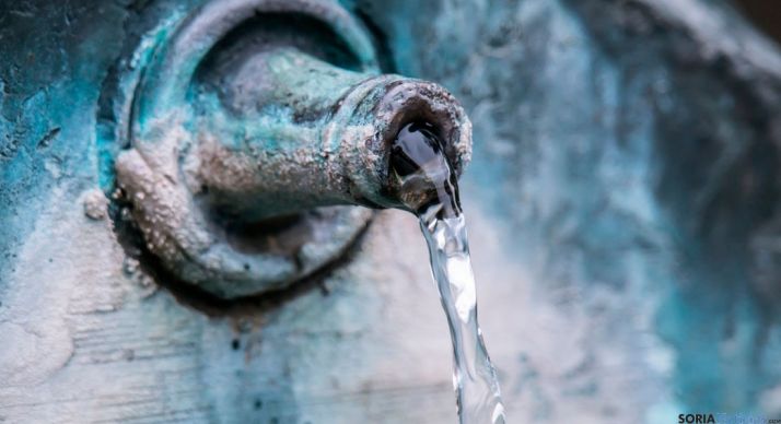 Fuente con agua potable.