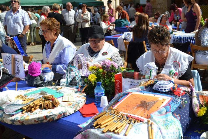 X encuentro de encajeras de Soria. /SN