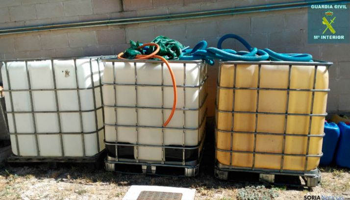 Depósitos con gasóleo recogidos por la Guardia Civil (Langa de Duero, Soria).