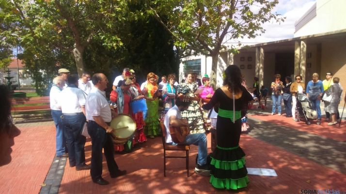 Grupo rociero en La Barriada. /SN