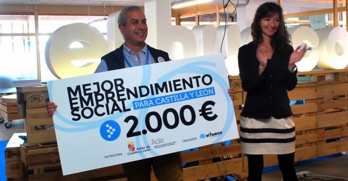 Pablo Gerbolés, con el primer premio en la sexta edición de El Hueco Starter. / SN