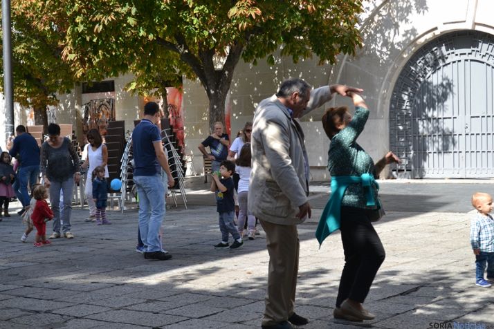 Baile público amenizado por Estrella Central en la plaza San Clemente. /SN