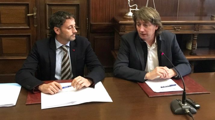 Carlos Martínez (dcha.) con Rubén Moreno este jueves. / Ayto.