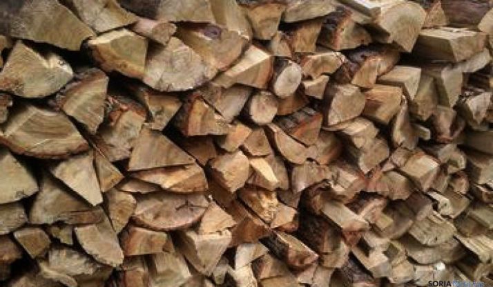 Una pila con leña de roble./SN