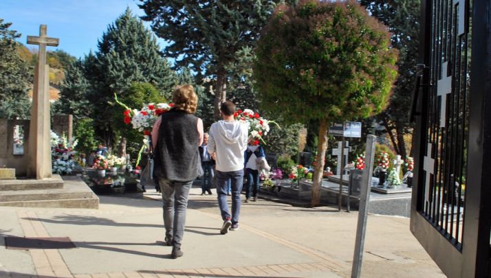 Imagen de la entrada al cementerio municipal de Soria este mediodía. / SN