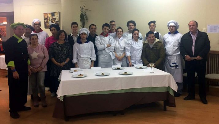 Alumnos y jurado tras el fallo del premio./Ayto.