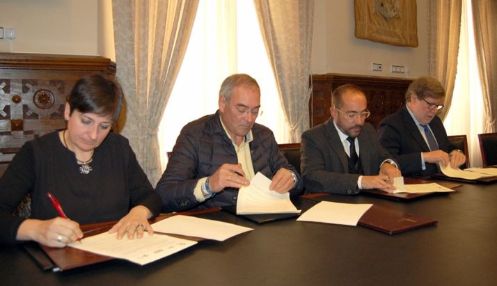 Ana Romero, Evelio Hernández, Luis Rey y Santiago Aparicio este lunes en el Palacio Provincial. / Dip.