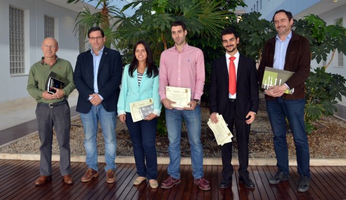 Cristina, con premiados y tribunal.