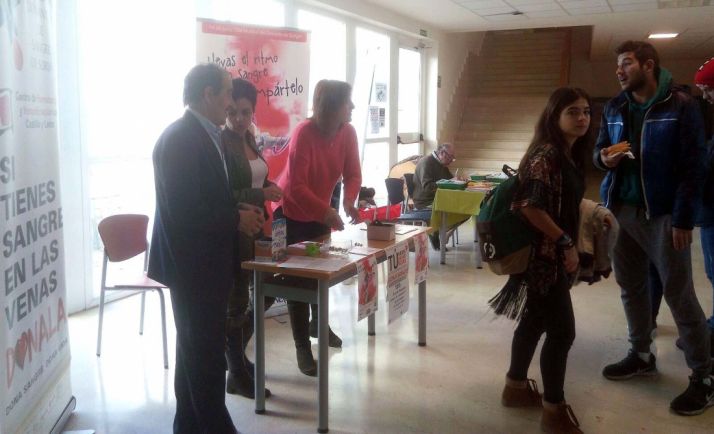 Mesa informativa de Alcer y la Hermandad de Donantes de Sangre. / SN