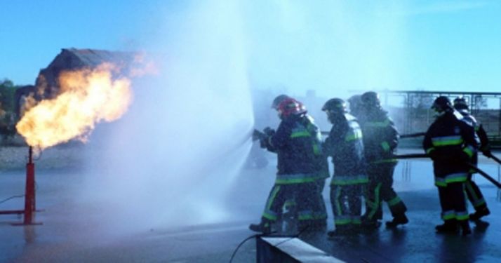 Bomberos voluntarios en un curso. /SN
