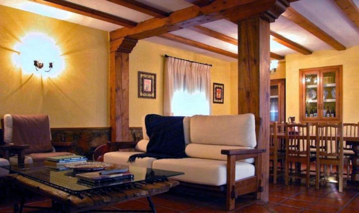 Interior de una casa rural en Ventosilla de San Juan. /SN