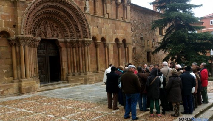 Visitantes ante la iglesia de Santo Domingo. /SN