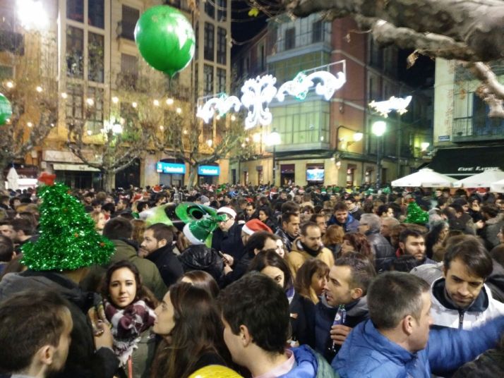 Cientos de personas comienzan la Nochebuena con la champanada