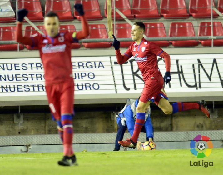 Manu celebra su primer tanto de la tarde. LFP