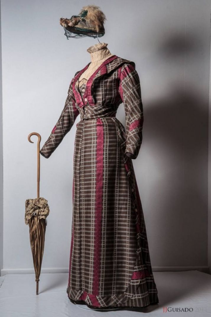 Muestra Un paseo por la gran moda.