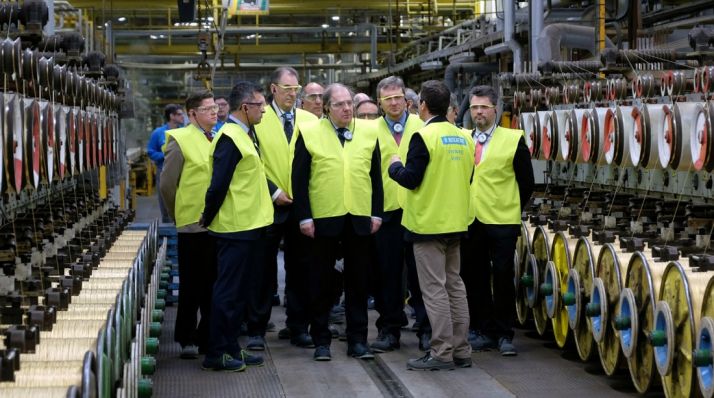 Visita institucional de la Junta a la factoría de Ubisa (Burgos). /Jta.