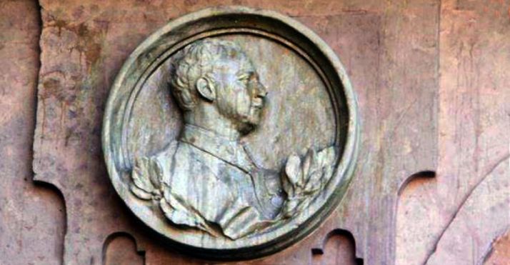 El medallón de Franco en la plaza Mayor de Salamanca. 