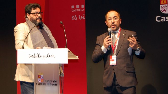 Luis Rey, (dcha.) en Fitur. /Dip.