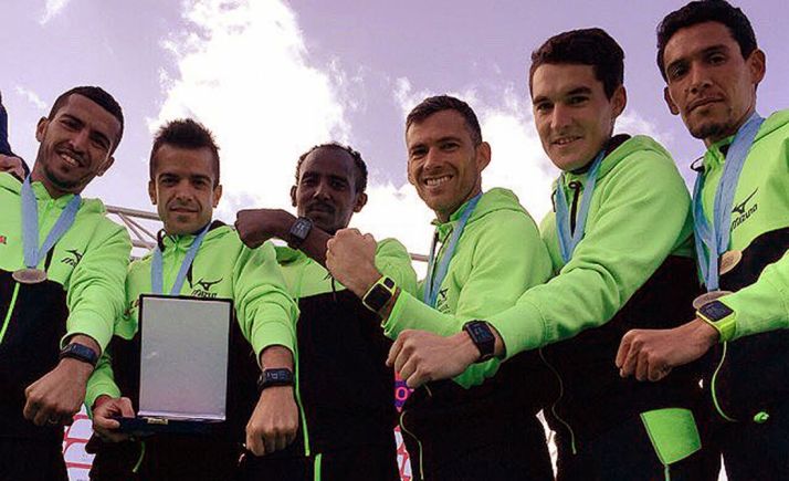 Mateo (2º dcha.) con sus compañeros. /CAEP