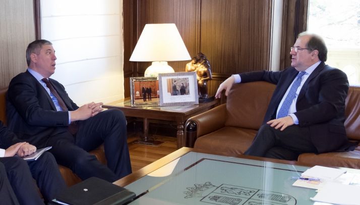 Herrera (dcha.), este jueves con José Vicente de los Mozos. /Jta.