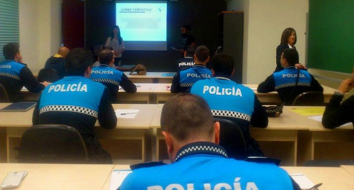 Los futuros agentes en el curso.