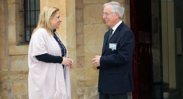 La subdelegada con el director del centro penitenciario. /Subdeleg.