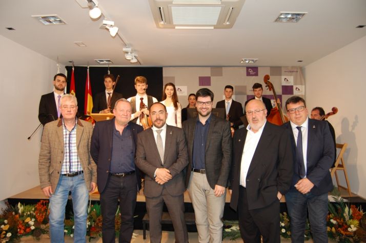 Ganadores de los Premios de Poesía y responsables de Diputación. /Dip