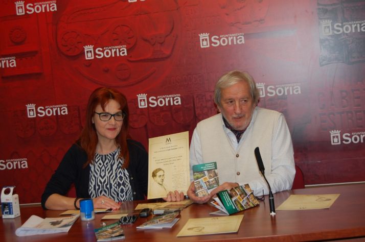 Ana María Calvo y Jesús Bárez en la presentación. Ayto