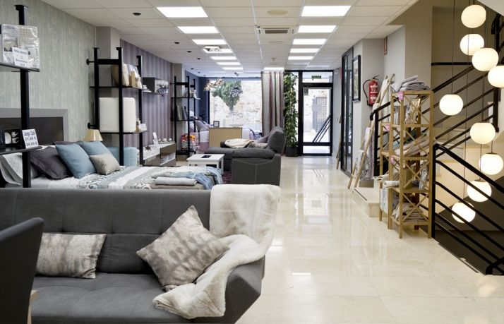 Nueva decoración del interior de Saldos Muñoz. /Patricia Lapresta