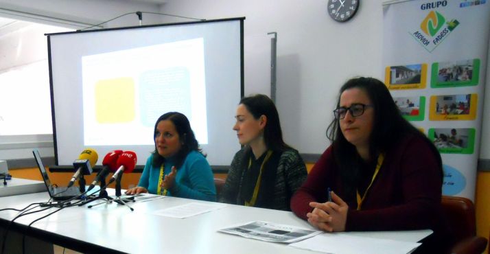 Nora Vergara (izda.), Natalia Briongos y Rocío Cabrerizo este martes. /SN