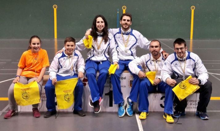 Los jugadores sorianos con sus medallas./CBS