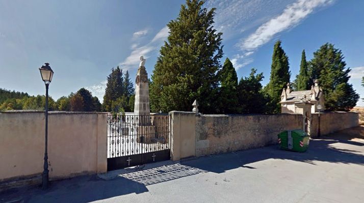 Entrada al cementerio de El Burgo.
