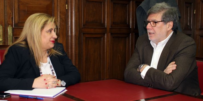 Yolanda de Gregorio y Santiago Aparicio esta mañana de lunes. /Subdelg