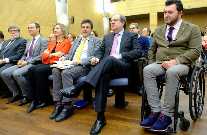 Juan Vicente Herrera (2º dcha.) este martes. /Jta.