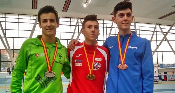 De Miguel (izda.) con los integrantes del podio.