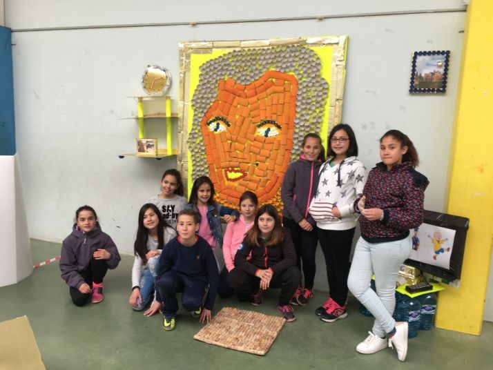 Imágenes de los objetos realizados con materiales reciclados/ COLEGIO CALASANCIO