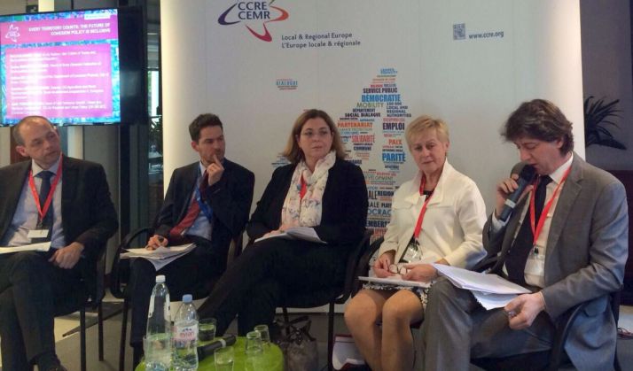 El regidor, a la derecha, durante su intervención. /Ayto.