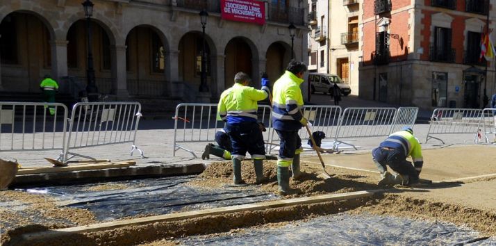 Obras de hormigonado en la plaza Mayor hace unas semanas. /SN