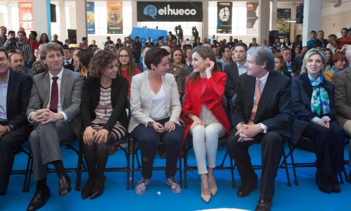 La Reina, con la ganadora este jueves en El Hueco. /FPdG