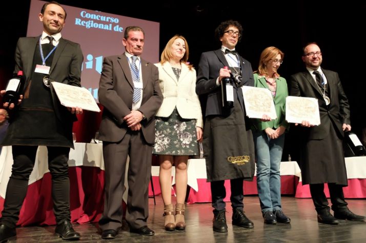 Muñoz, (1º dcha.) tras el concurso. 