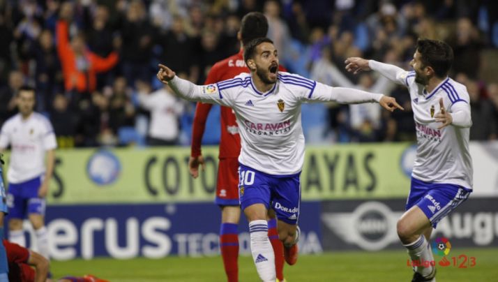 Ros celebra el tanto que abría el luminoso.