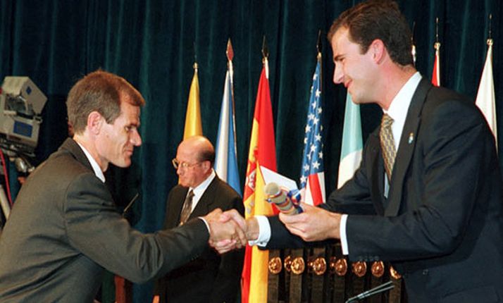 Antón con el Príncipe de Asturias en 1997.
