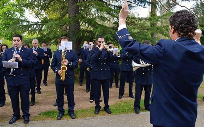 La banda de Almazán en una de sus actuaciones