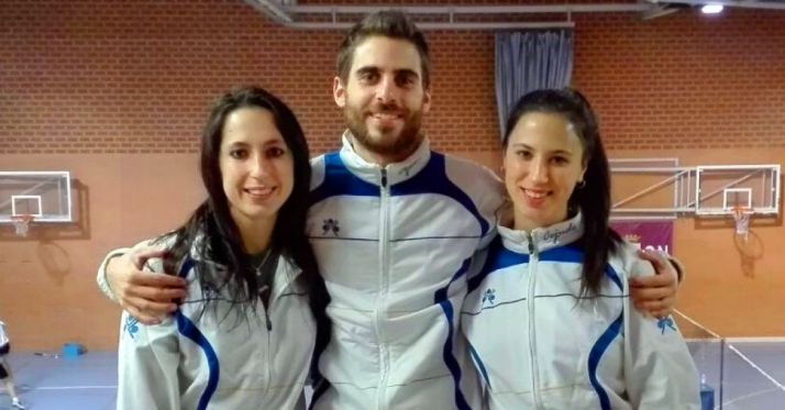 Ana y Natalia Sanz con Víctor García.