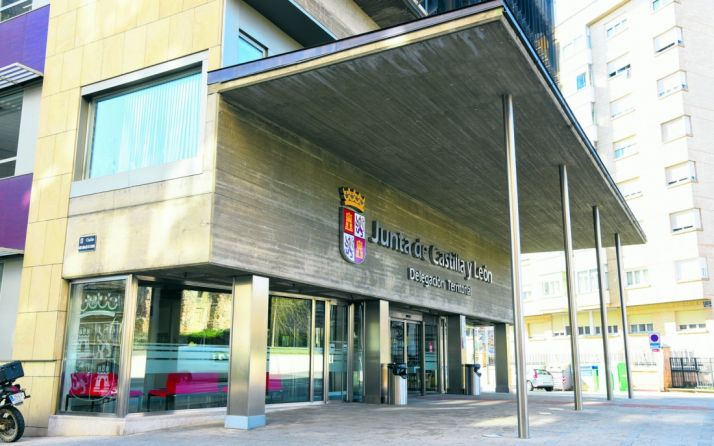 Entrada al edificio de la Delegación Territorial en Soria./SN