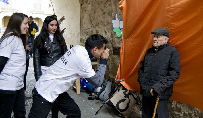 Momentos durante el fotomatón. /Patricia Lapresta