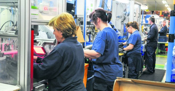 El sector industrial y servicios, los más beneficiados por el descenso. /SN