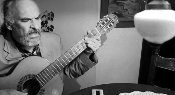 El cantautor peruano. 