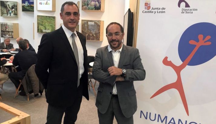 Navas  y Rey (dcha.) en la feria./Dip.