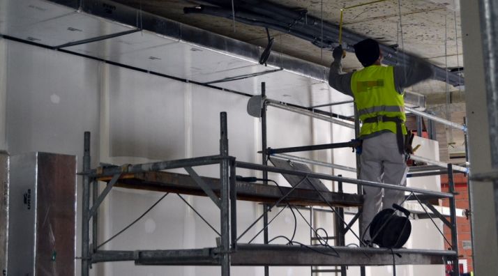 Un trabajador de la construcción en una obra en Soria. /SN